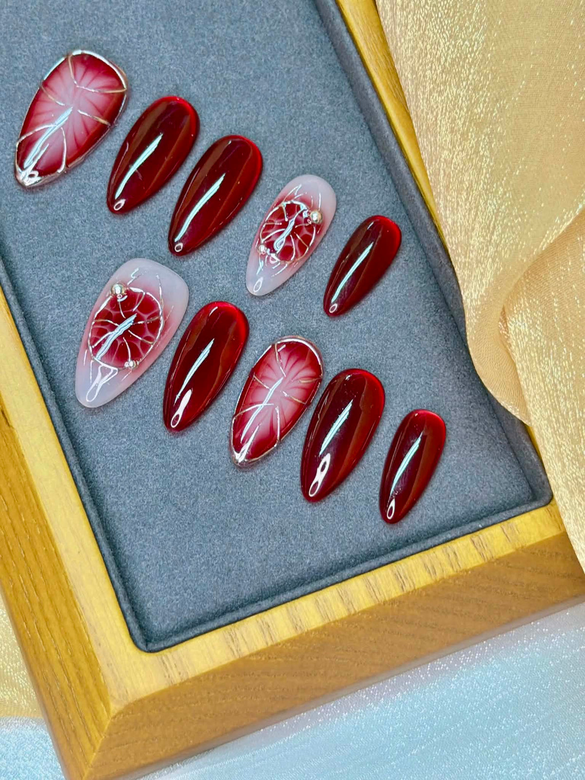 Scarlet Siren（性感壬紅）