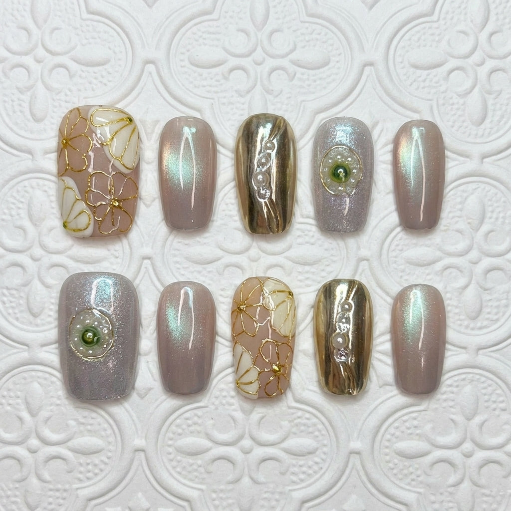 Gilded Camellia (金緻山茶花)