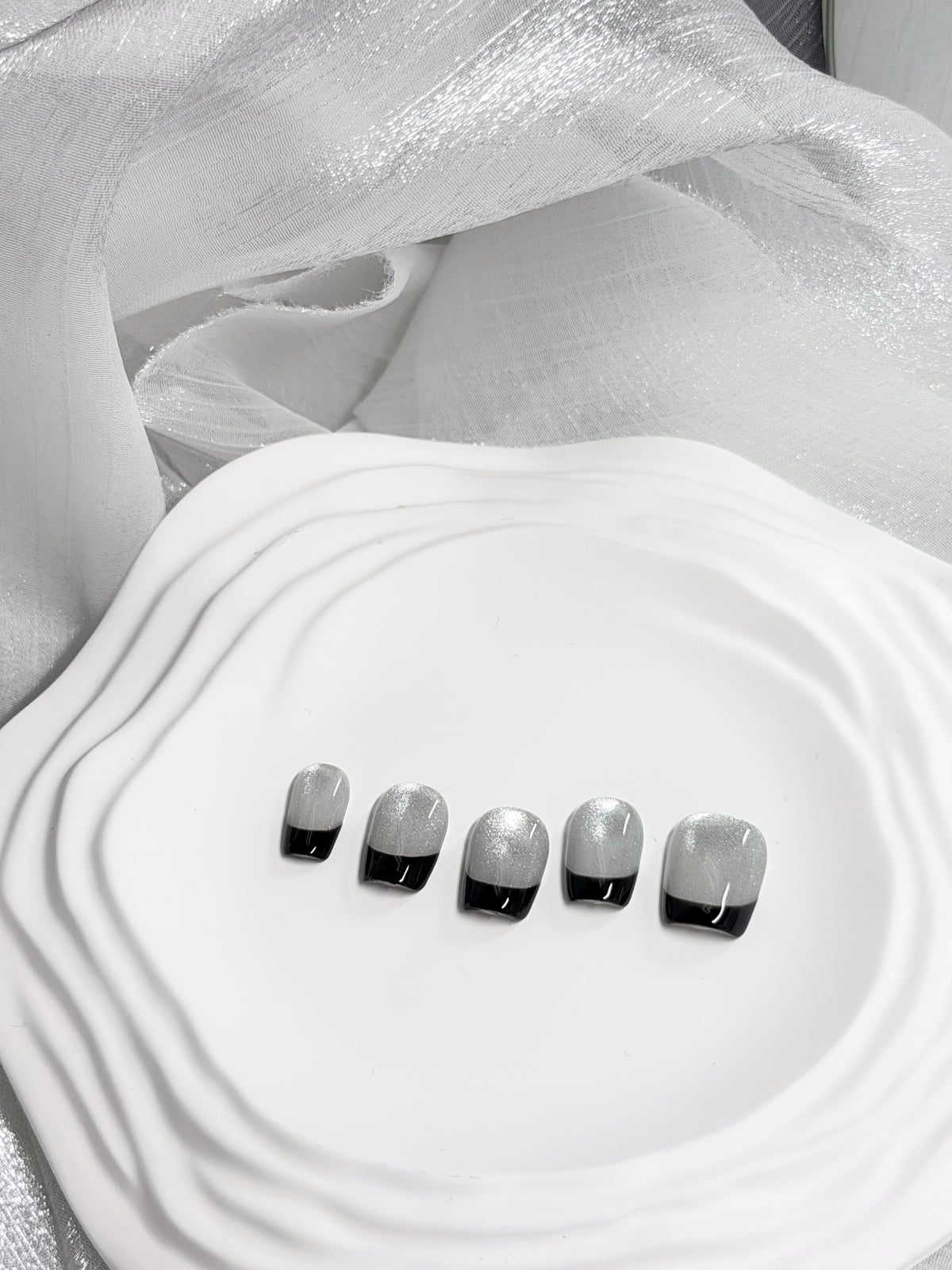 Chic Silver Elegance (極簡冷艷銀)
