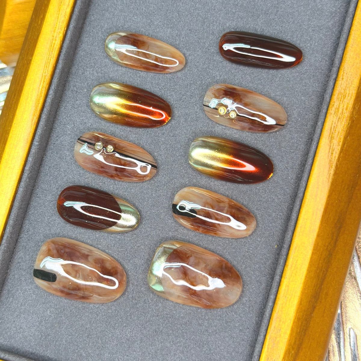 Luxury Quartz (奢華金茶晶)