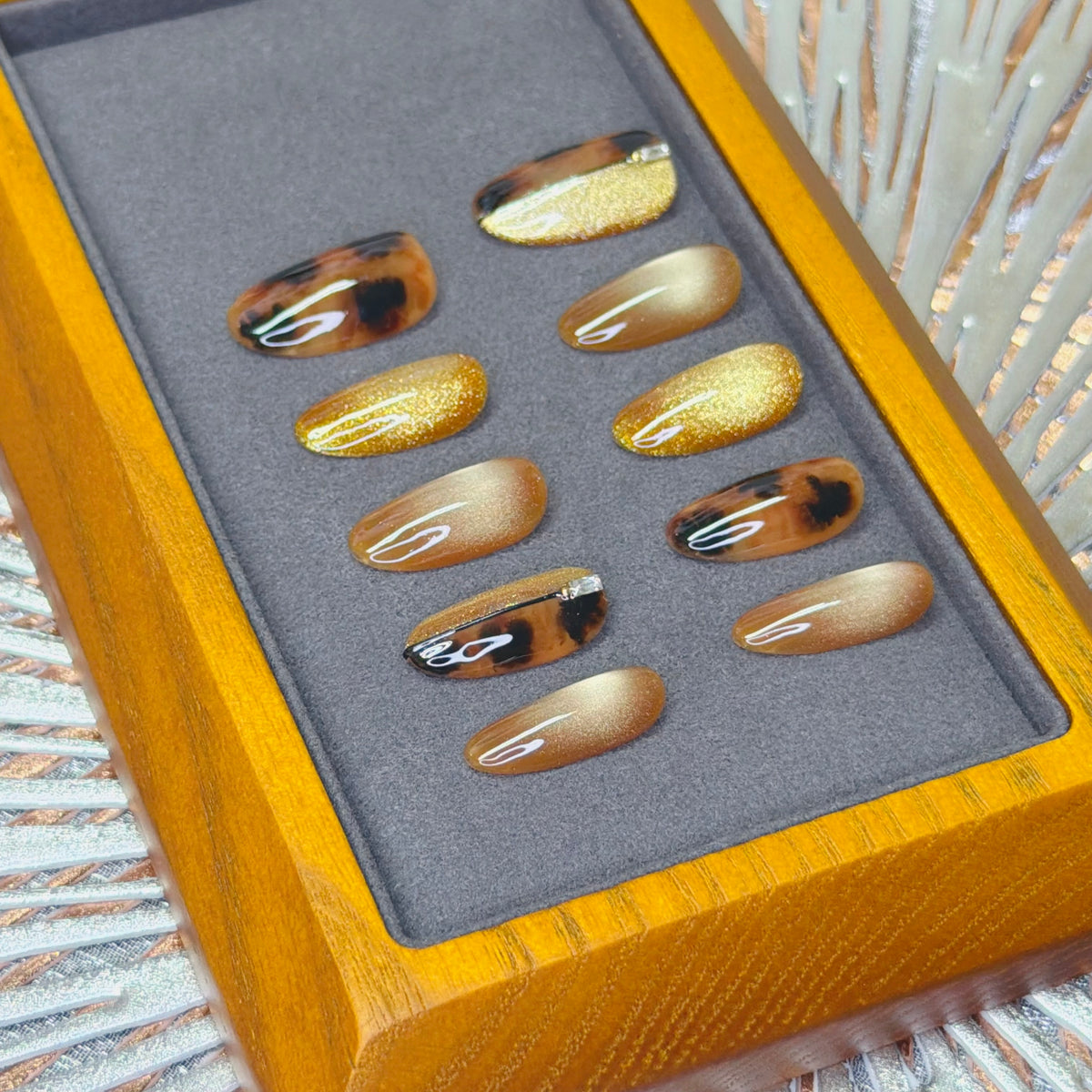 Royal Amber Diamond (皇家琥珀流鑽)