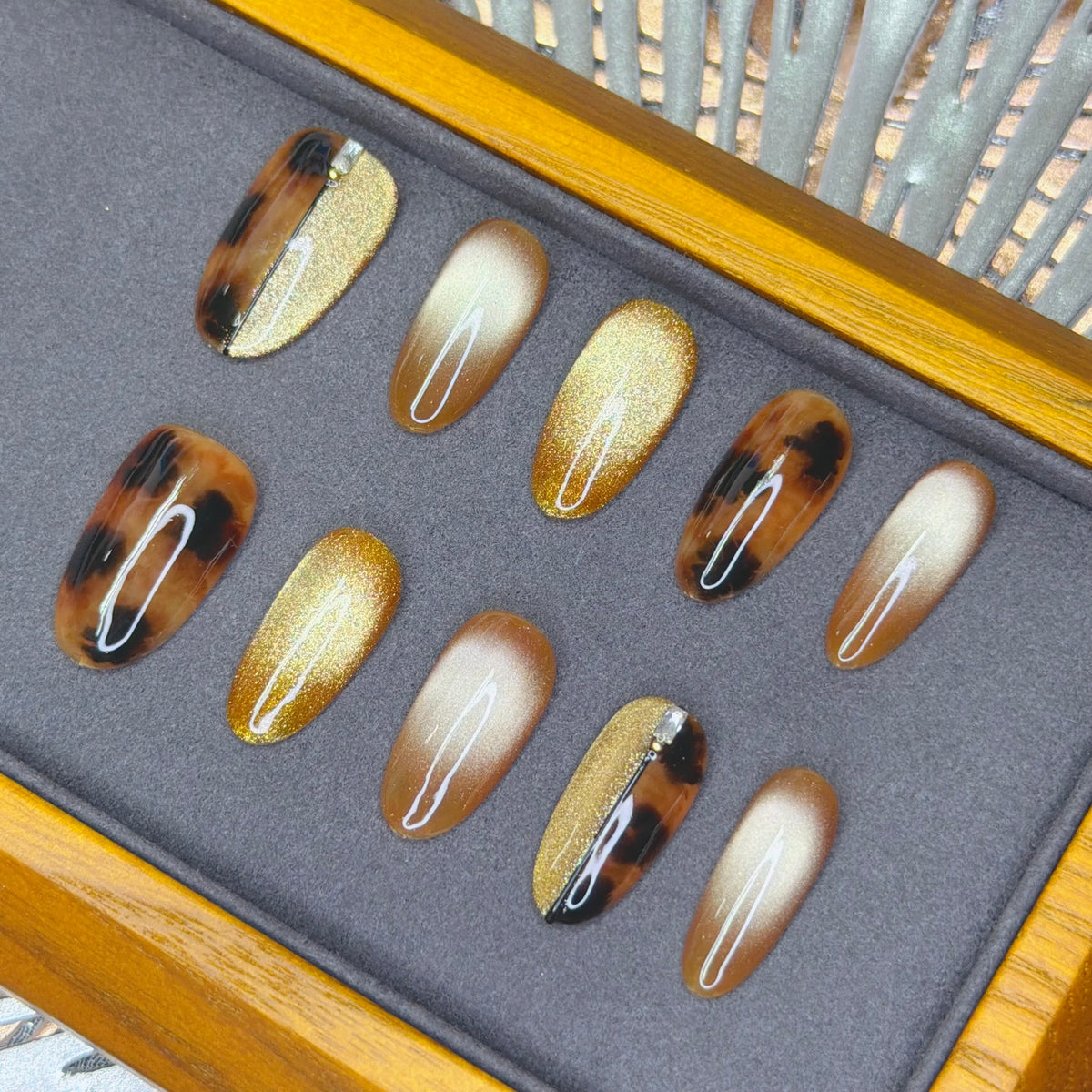 Royal Amber Diamond (皇家琥珀流鑽)