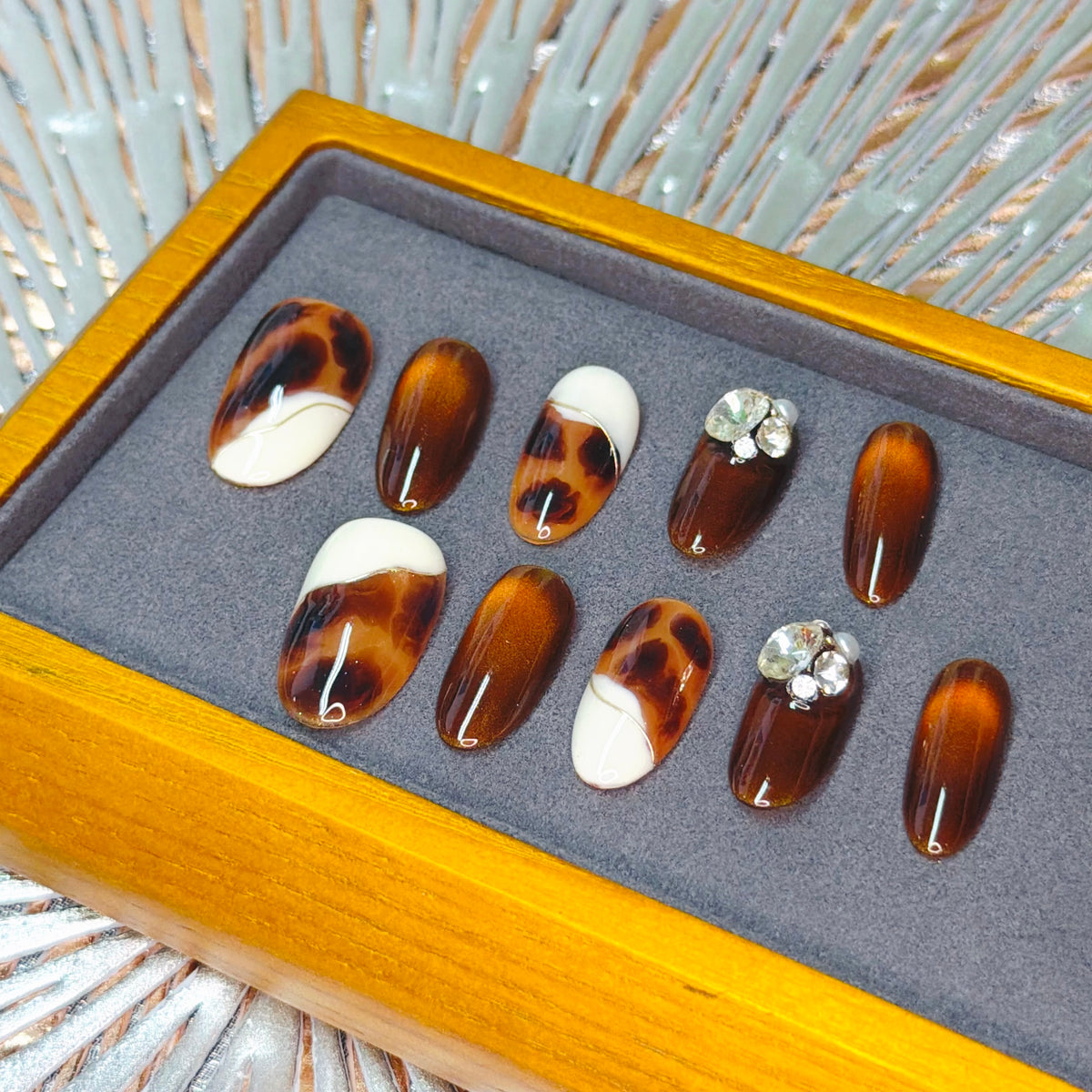 Jeweled Chestnut (寶石流鑽栗棕)