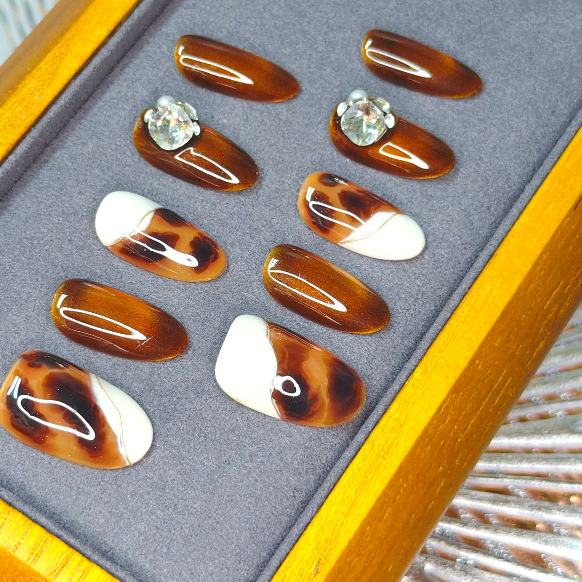 Jeweled Chestnut (寶石流鑽栗棕)