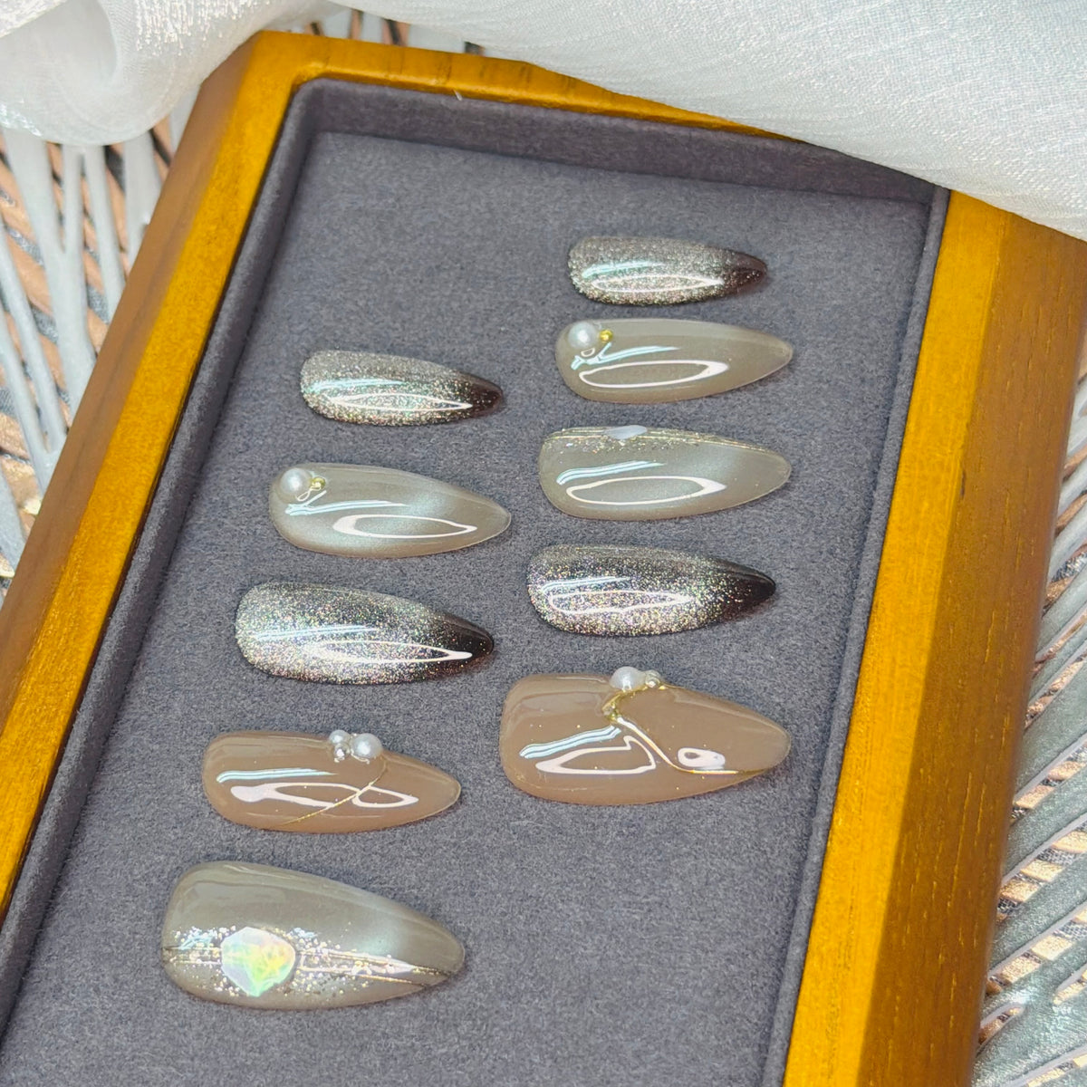 Chrome Hazelnut (金屬灰棕榛果)