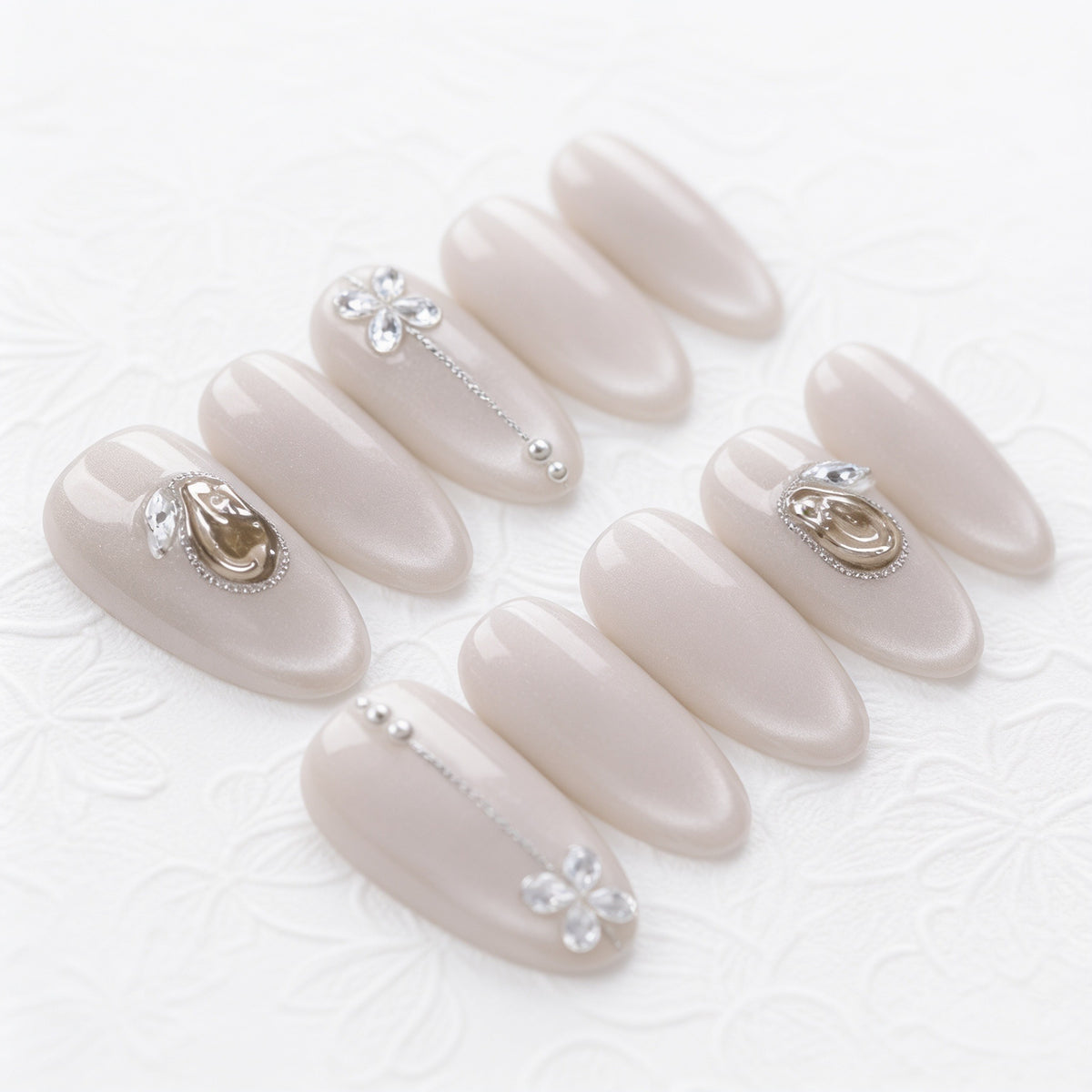 Milky Cat Eye Nails(冰透白猫眼)