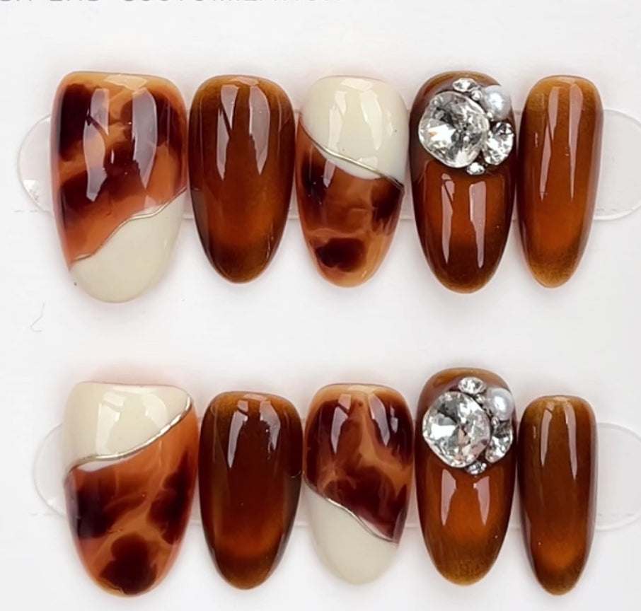 Jeweled Chestnut (寶石流鑽栗棕)